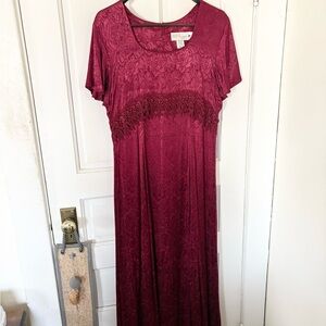 Elegant Burgundy Lace Maxi Dress